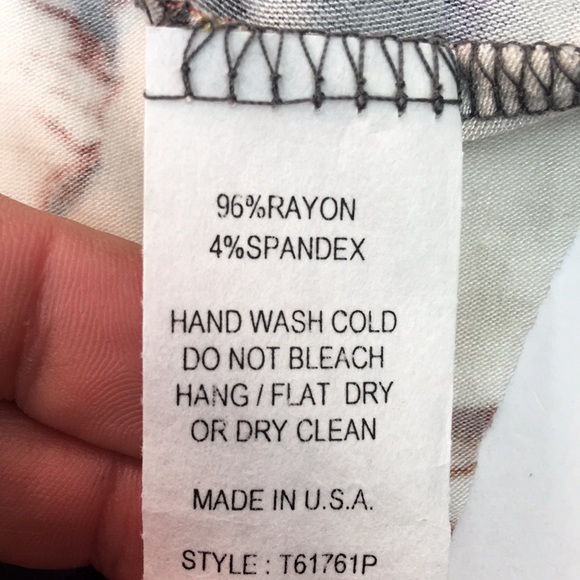 New Green shark bite floral blouse - Picture 7 of 8